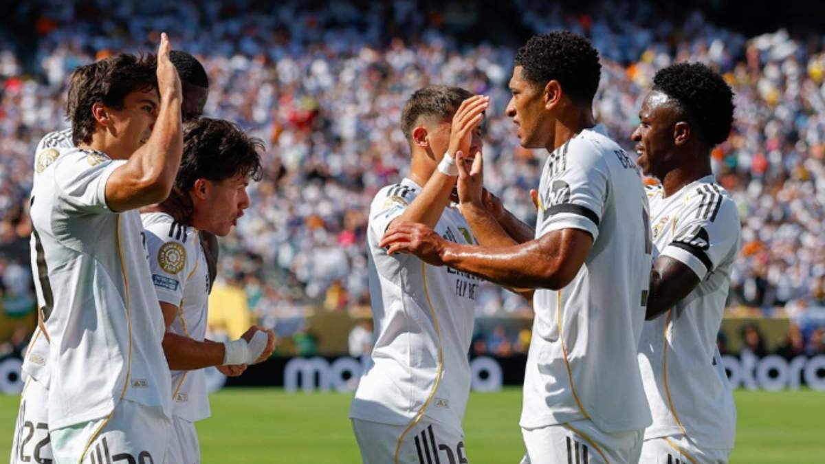 Jugadores del Real Madrid celebrando el gol de Fran García Jugadores del Real Madrid celebrando el gol de Fran García