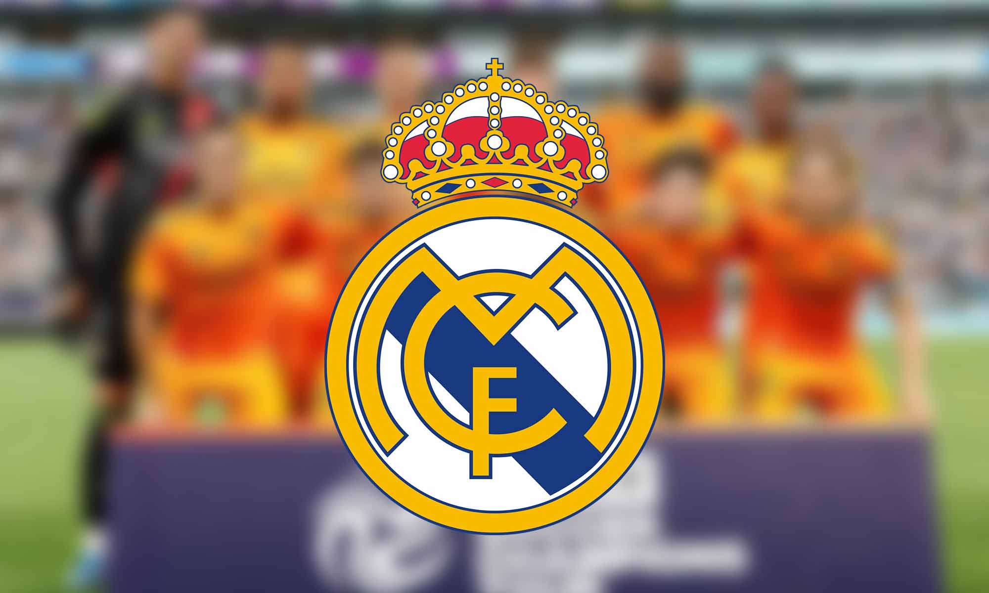 Escudo Real Madrid con fondo pretemporada difuminado