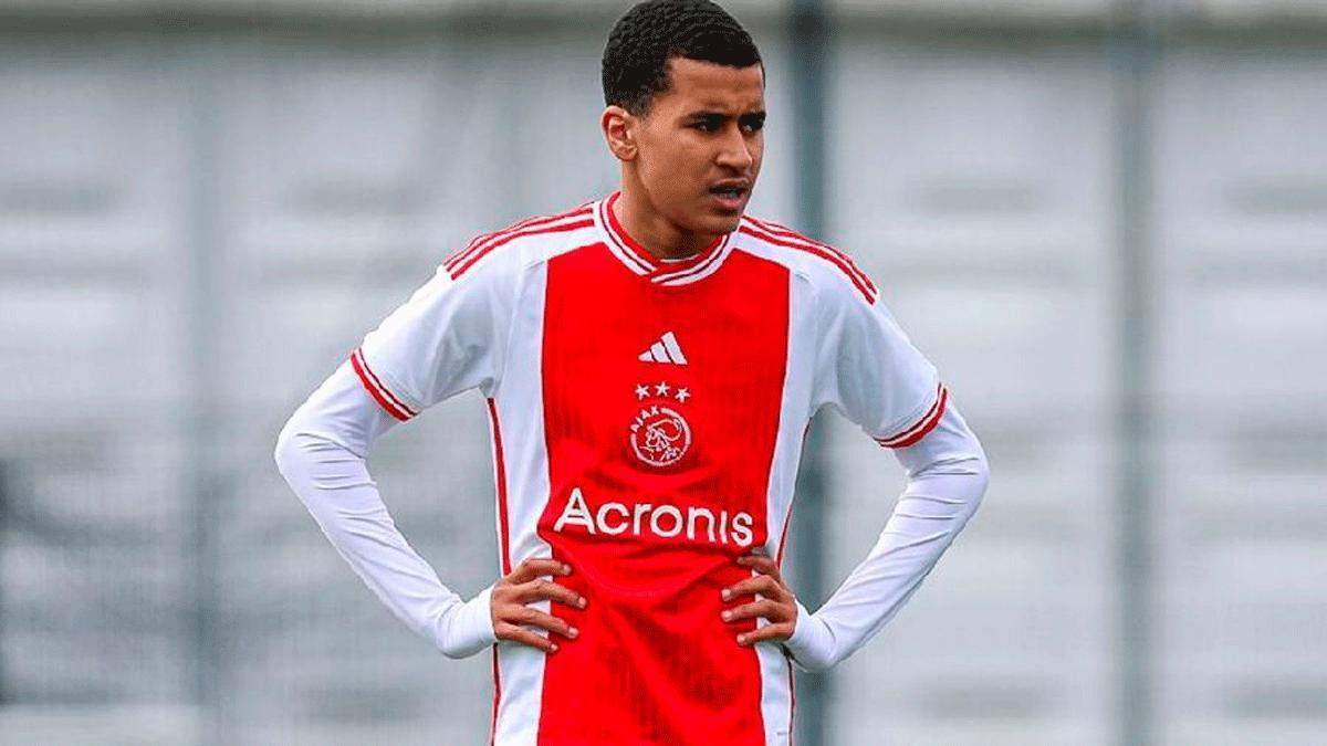 Abdellah Ouazane durante un partido con el Ajax Abdellah Ouazane durante un partido con el Ajax