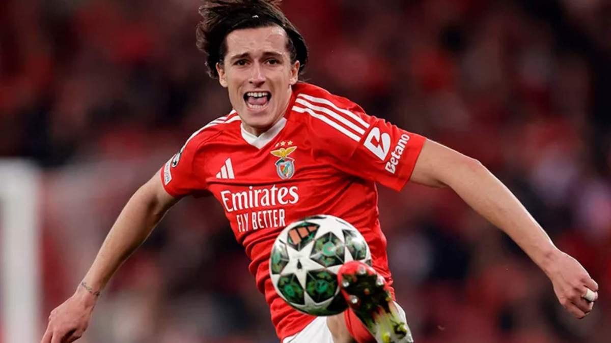 Álvaro Carreras, en un partido reciente del Benfica, es el cuarto fichaje del Real Madrid para el curso 2025/2026.