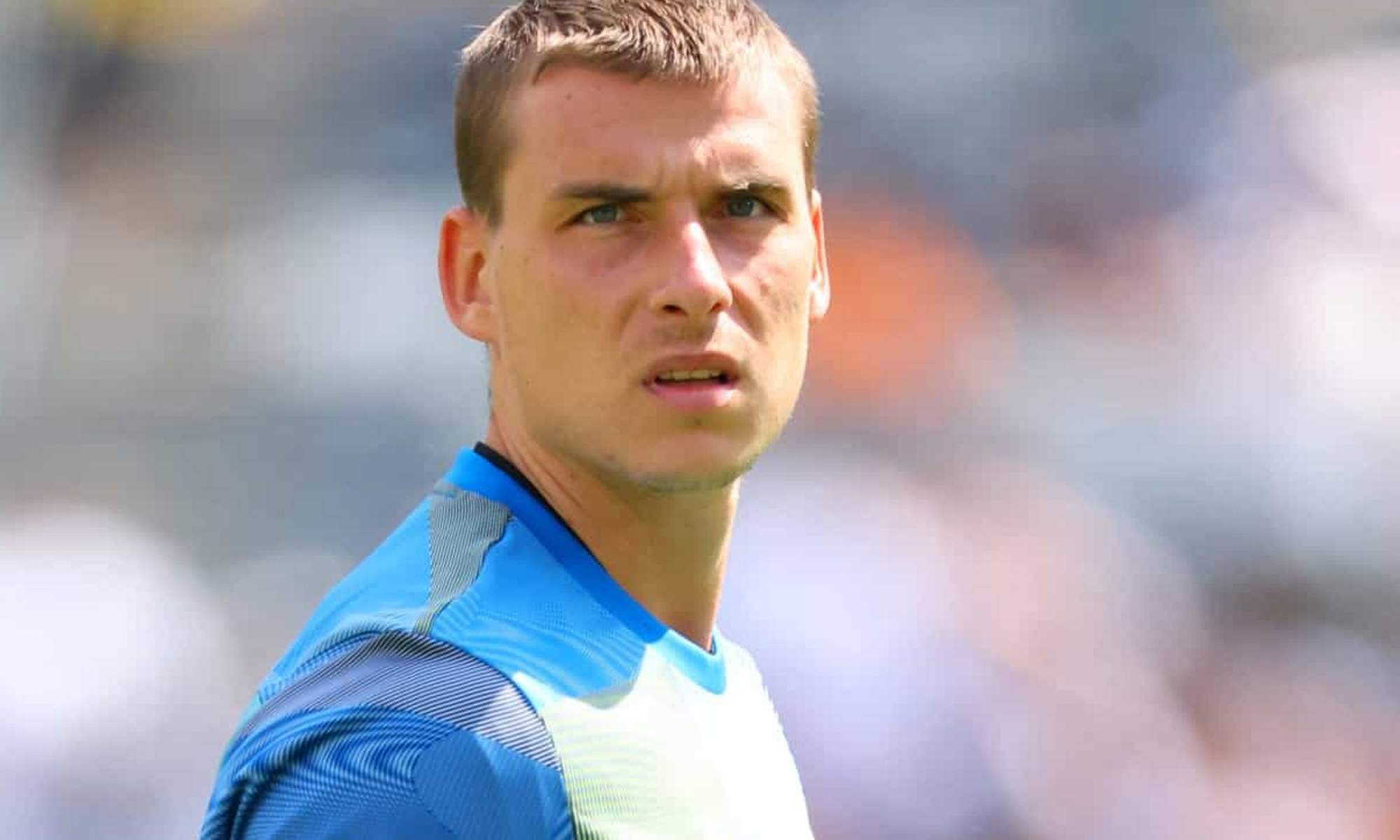 Andriy Lunin recibe una oferta de última hora y el Real Madrid decide.