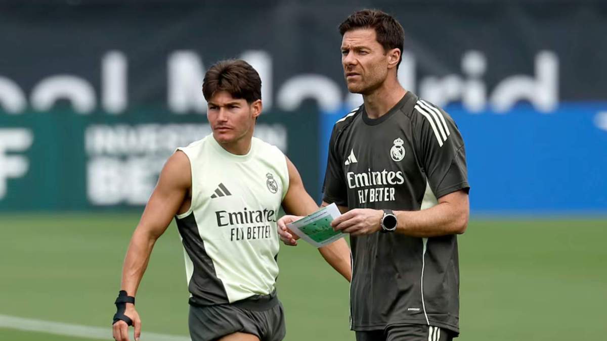 Fran García, con Xabi Alonso, en un entrenamiento reciente del Real Madrid. Fran García, con Xabi Alonso, en un entrenamiento reciente del Real Madrid.