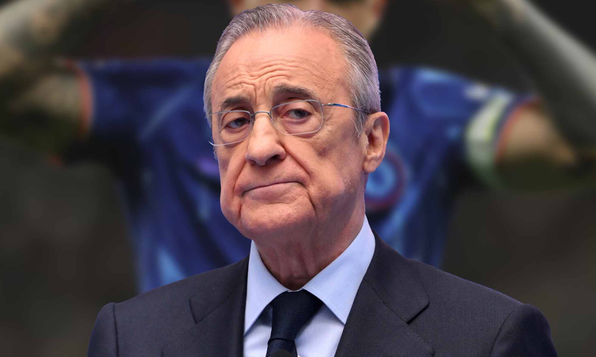Florentino serio con jugador incognito de fondo