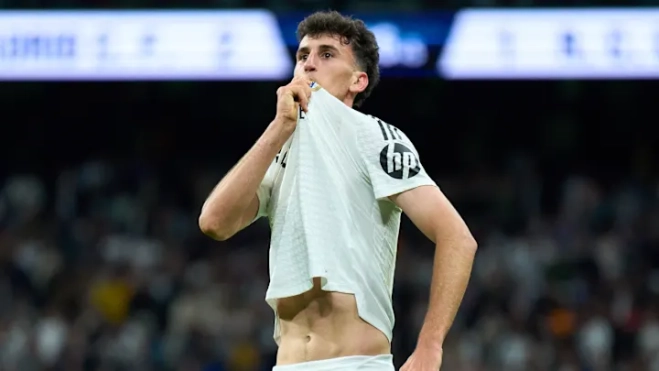 jacobo ramon beso escudo realmadrid jacobo ramon beso escudo realmadrid