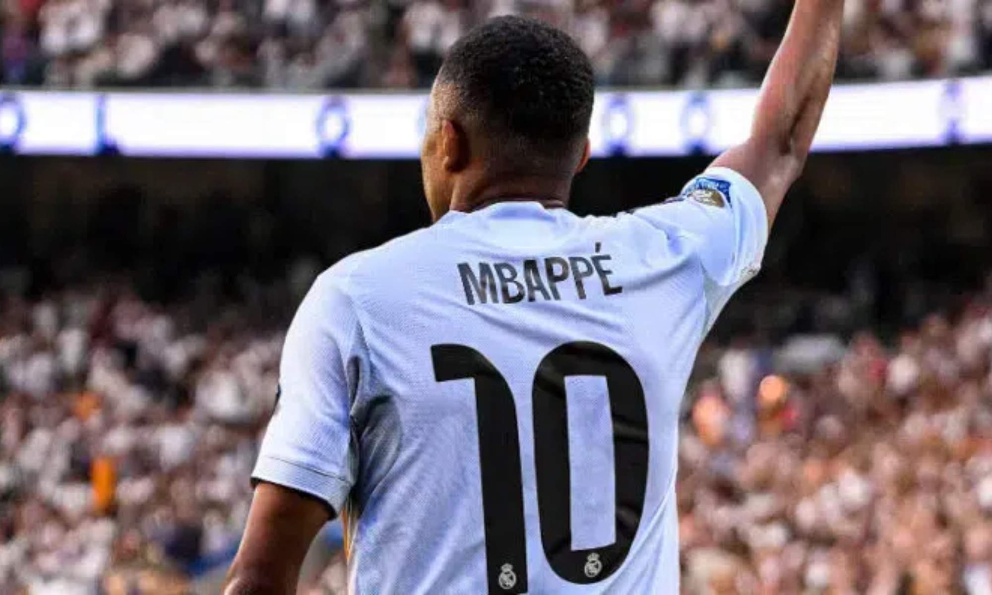 Kylian Mbappé con el dorsal número 10 del Real Madrid