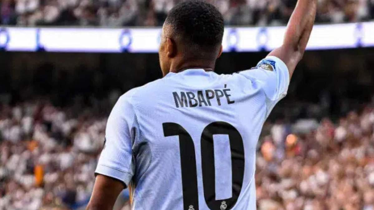 Kylian Mbappé con el dorsal número 10 del Real Madrid Kylian Mbappé con el dorsal número 10 del Real Madrid