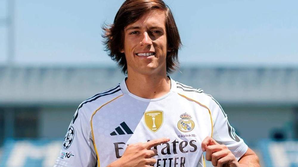 Álvaro Carreras con el Real Madrid Álvaro Carreras con el Real Madrid