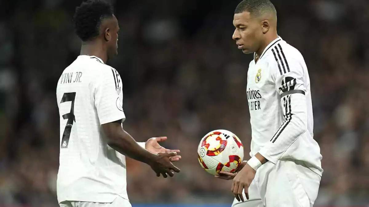Vinicius Junior y Kylian Mbappé, durante un partido del Real Madrid la pasada temporada. Vinicius Junior y Kylian Mbappé, durante un partido del Real Madrid la pasada temporada.