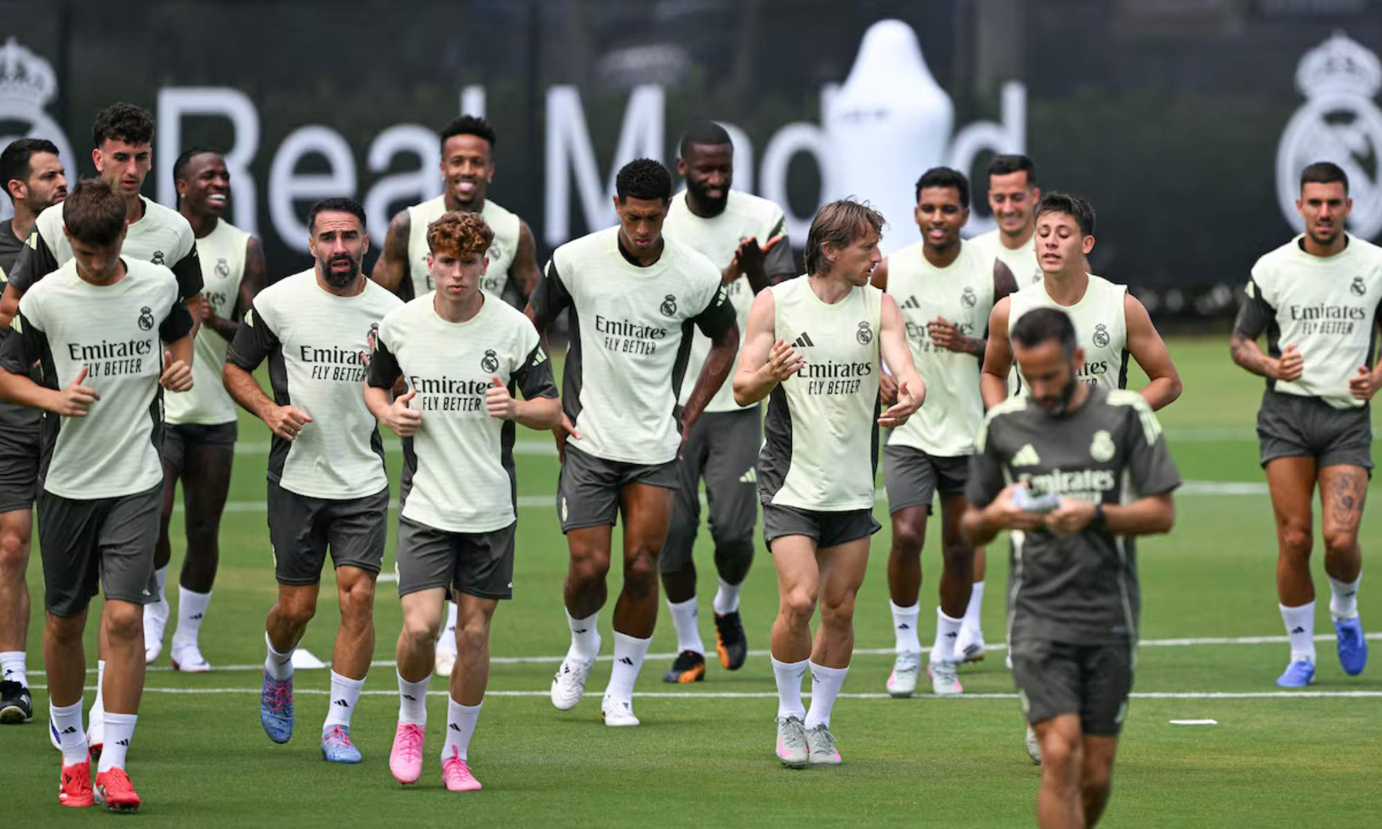 En las últimas horas, Onda Cero ha alertado de una posible salida de un miembro del Real Madrid, pero todo se habría quedado en un rumor.