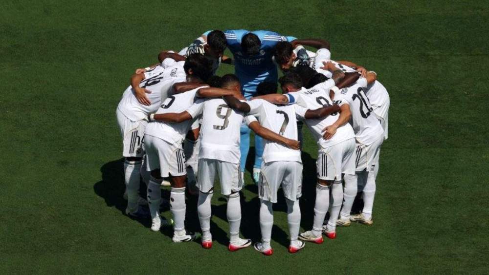 Plantilla Real Madrid antes del partido Plantilla Real Madrid antes del partido