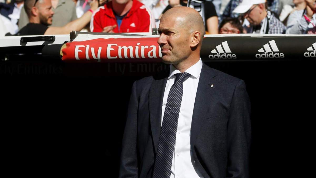 Zidane en el banquillo del Real Madrid Zidane en el banquillo del Real Madrid