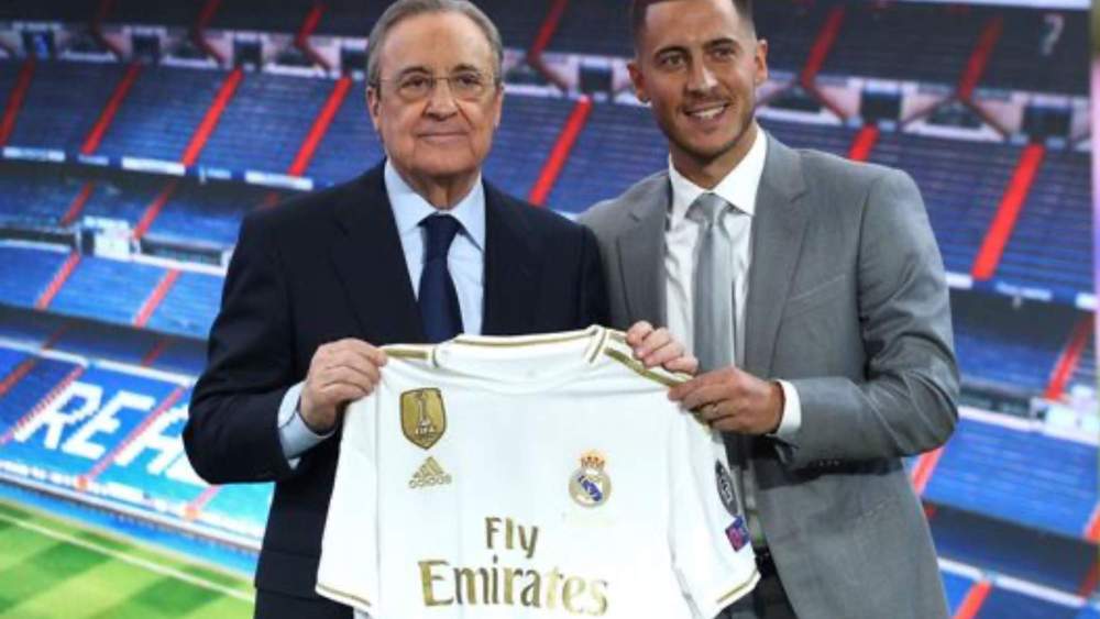 Florentino Pérez y Eden Hazard, el futbolista más caro en la historia del Real Madrid, al haber pagado por él 115 millones de euros en 2019. Florentino Pérez y Eden Hazard, el futbolista más caro en la historia del Real Madrid, al haber pagado por él 115 millones de euros en 2019.