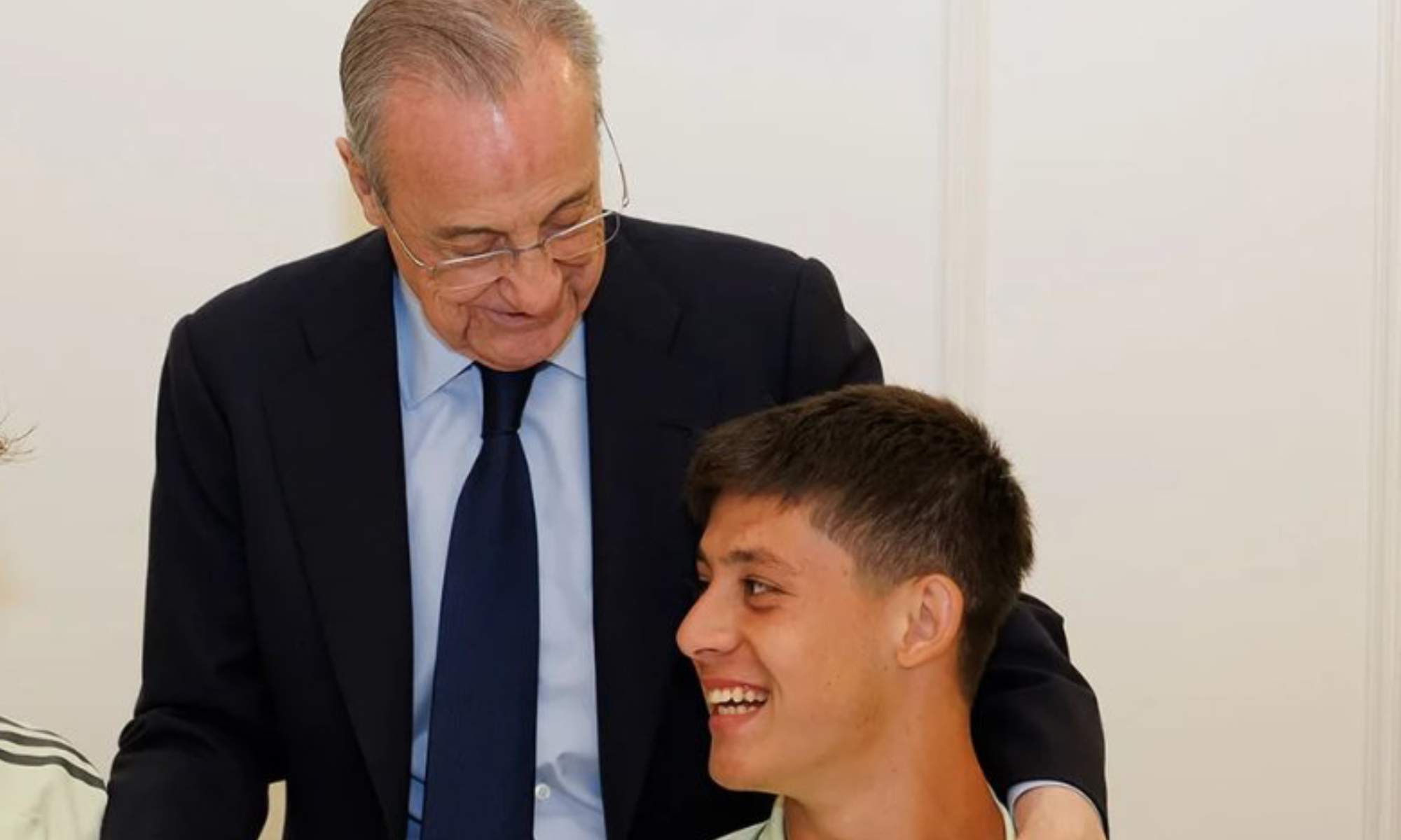 Florentino Pérez, con Arda Güler, durante la concentración del Real Madrid en el Mundial de Clubes.