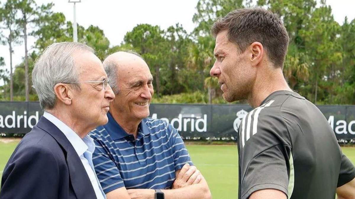 Florentino Pérez, José Martínez Sánchez Pirri y Xabi Alonso. Florentino Pérez, José Martínez Sánchez Pirri y Xabi Alonso.