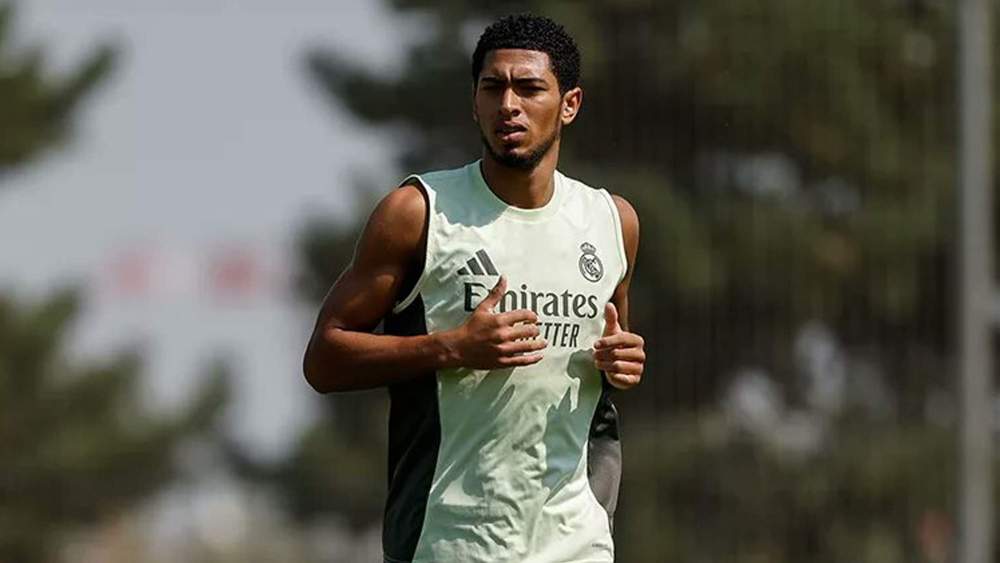 Bellingham reaparece por sorpresa en Valdebebas tras su grave lesión Bellingham reaparece por sorpresa en Valdebebas tras su grave lesión