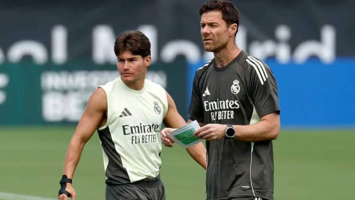 Xabi Alonso y Fran García, durante un entrenamiento del Real Madrid. Xabi Alonso y Fran García, durante un entrenamiento del Real Madrid.