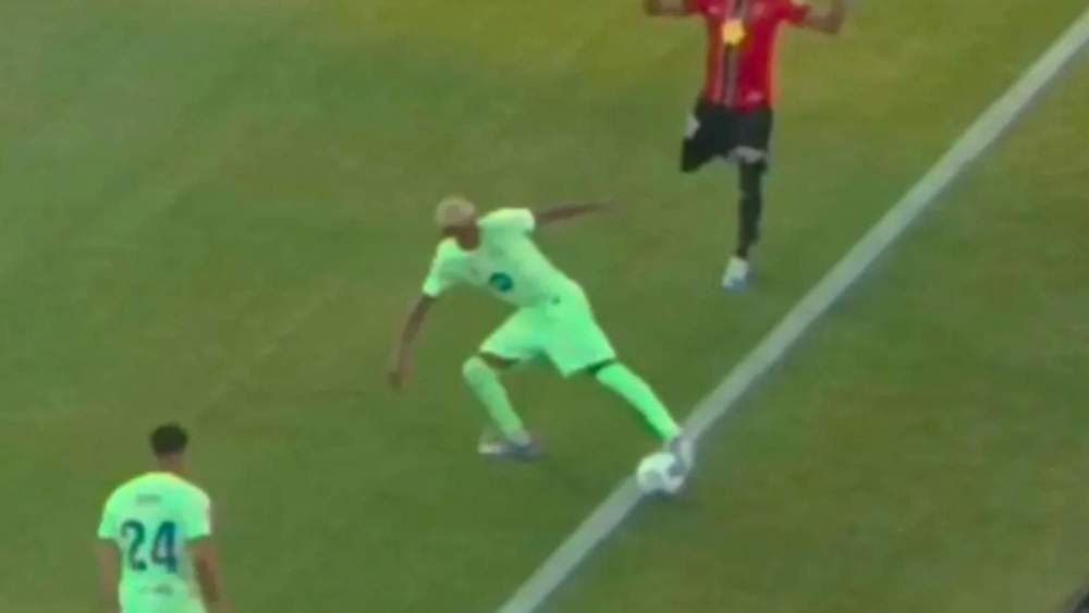 El primer gol del Barça contra el Mallorca llegó después de que el balón saliera de banda, en un control que realizó Lamine Yamal.