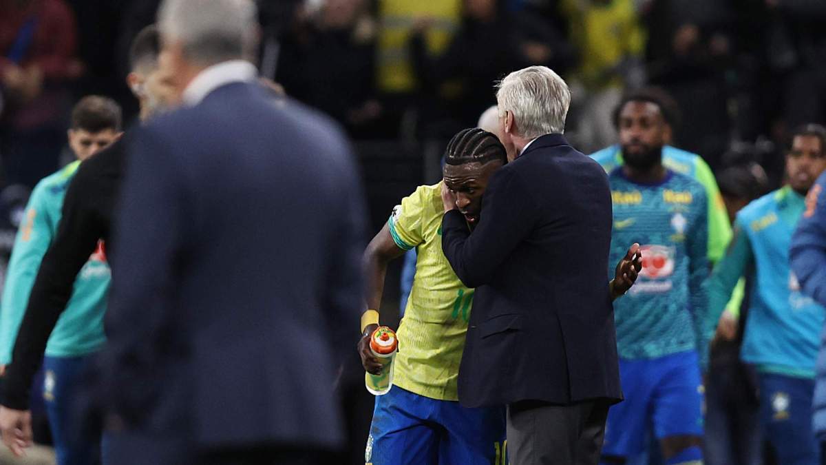 Carlo Ancelotti y Vinicius Junior, en un partido reciente de la Selección brasileña. Carlo Ancelotti y Vinicius Junior, en un partido reciente de la Selección brasileña.