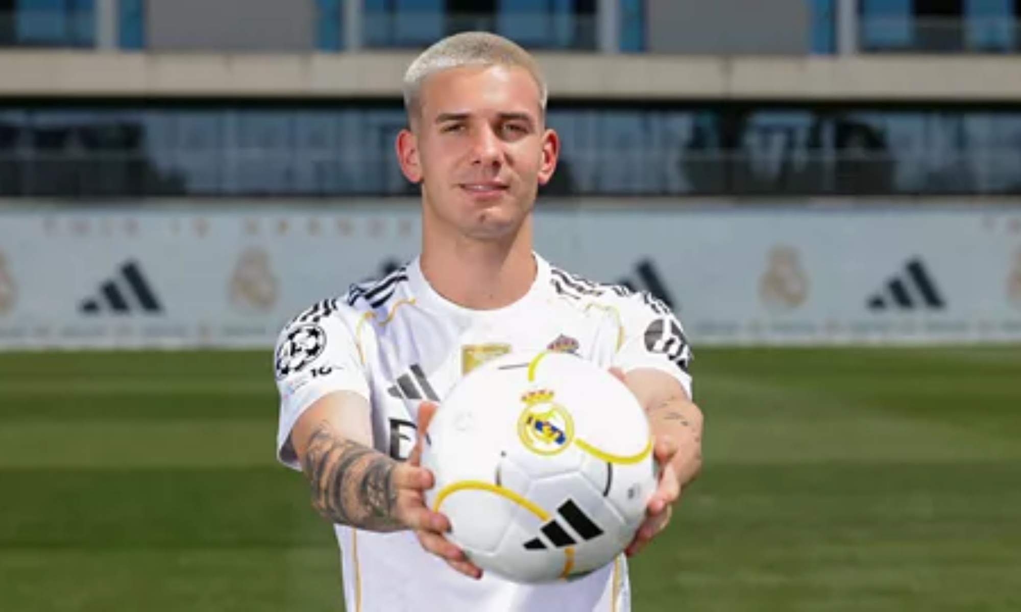 Franco Mastantuono, durante su presentación con el Real Madrid la pasada semana. Franco Mastantuono, durante su presentación con el Real Madrid la pasada semana.