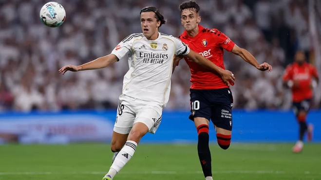 Álvaro Carreras frente a Osasuna Álvaro Carreras frente a Osasuna