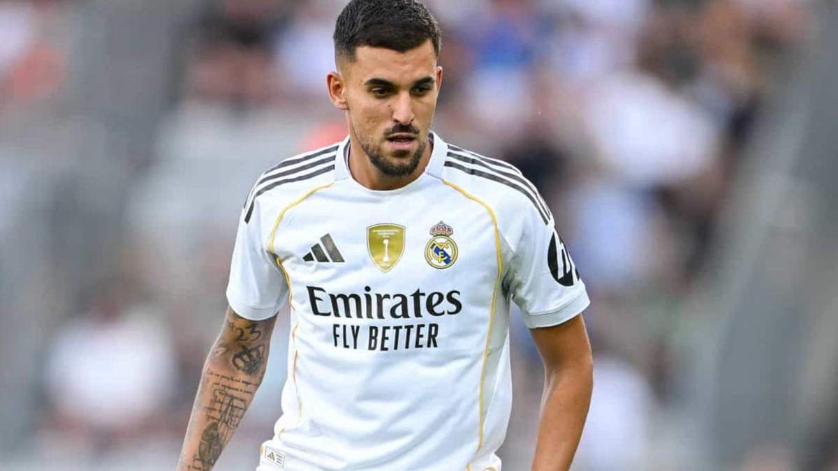 Dani Ceballos jugando un partido con el Real Madrid. 