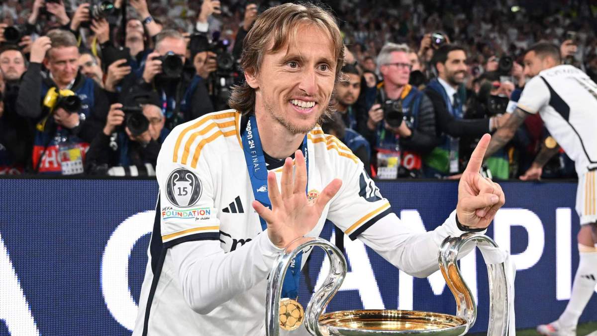 Luka Modric, con la última Copa de Europa que ganó con el Real Madrid. Luka Modric, con la última Copa de Europa que ganó con el Real Madrid.