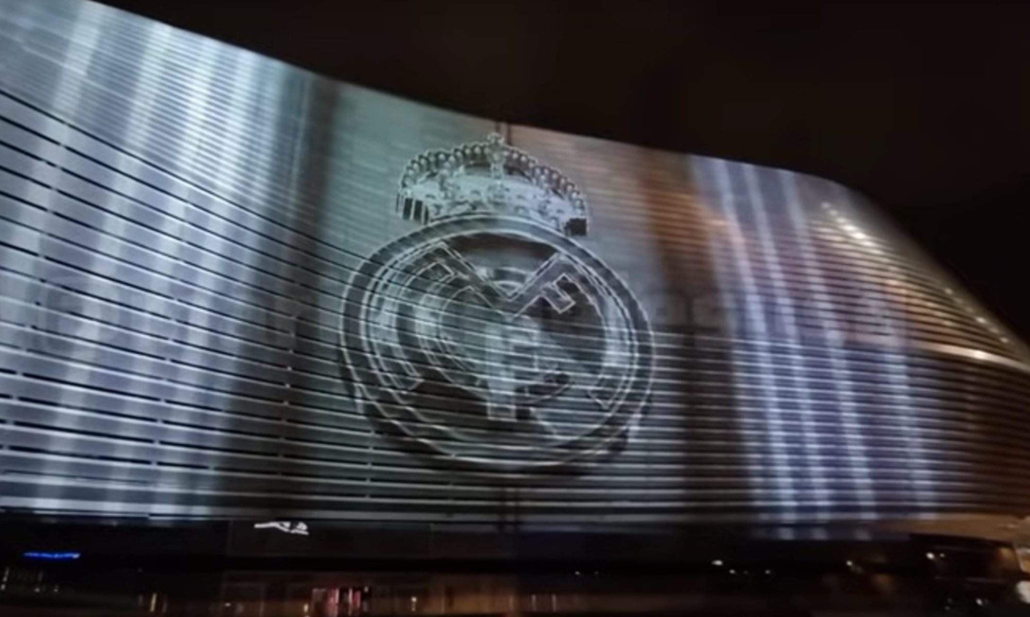 Pruebas de las luces LED en el Bernabéu