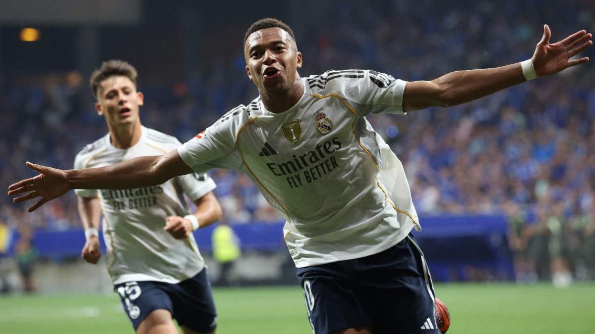 Kylian Mbappé, celebrando uno de los goles que marcó el domingo pasado en Oviedo.