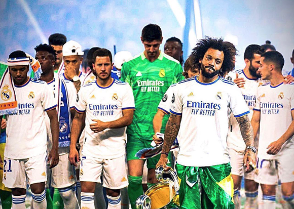 Marcelo junto a sus compañeros en la celebración de la 14 Copa de Europa Marcelo junto a sus compañeros en la celebración de la 14 Copa de Europa