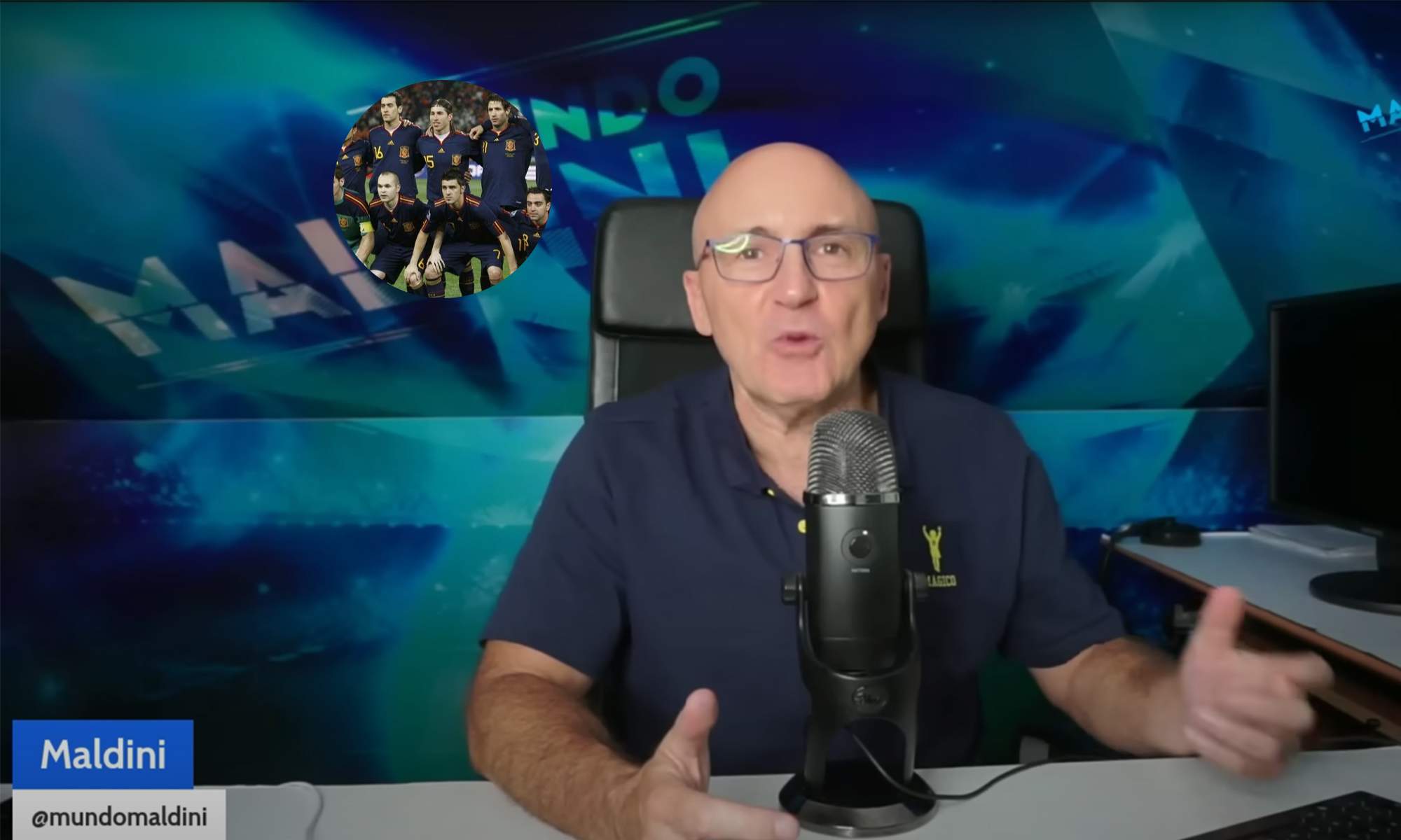 Maldini en su canal de Youtube y una foto de jugadores de España en el Mundial de 2010. 