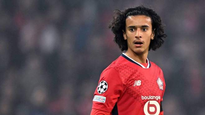 Ayyoub Bouaddi jugando un partido con el Lille.