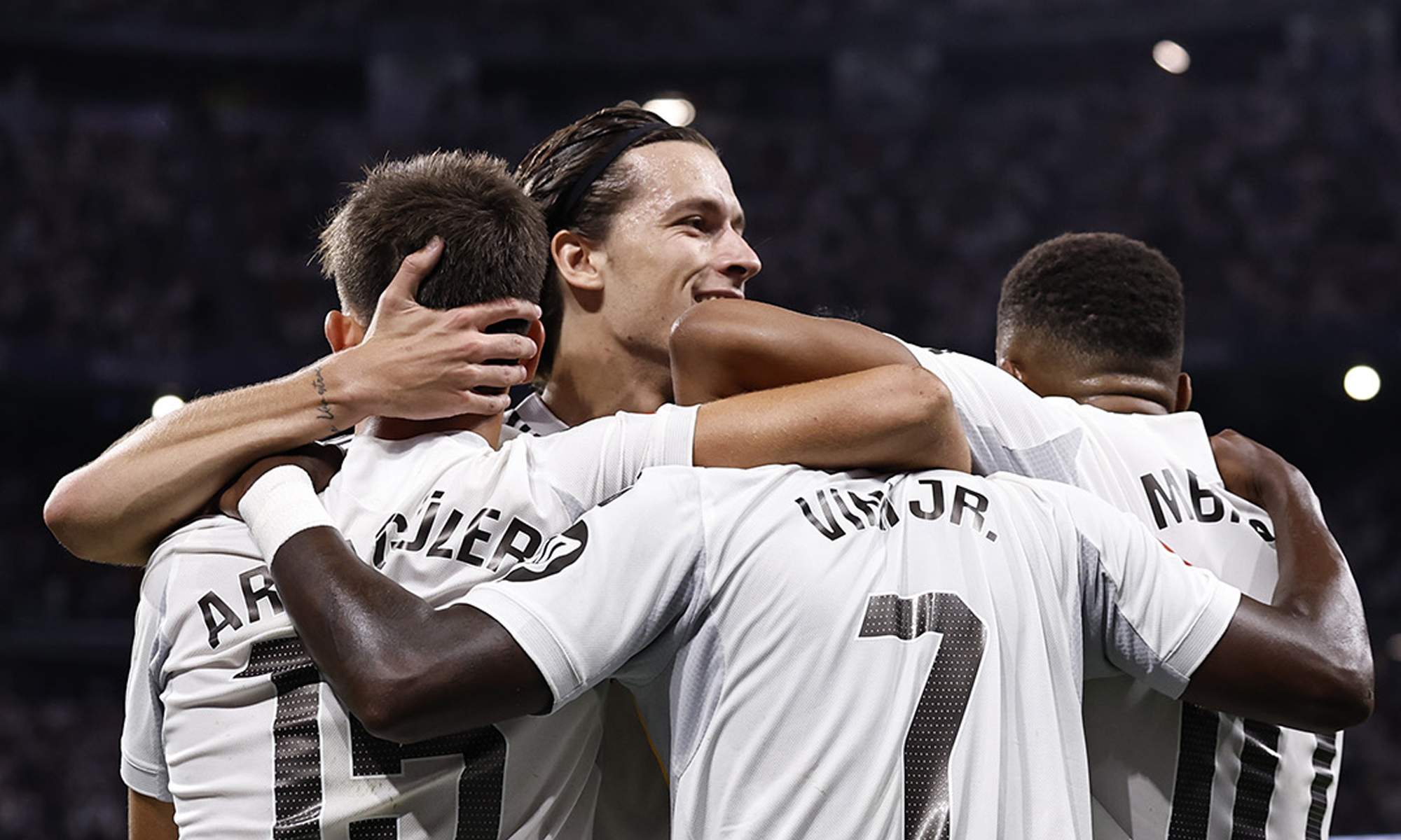 Jugadores del Real Madrid celebrando un gol.