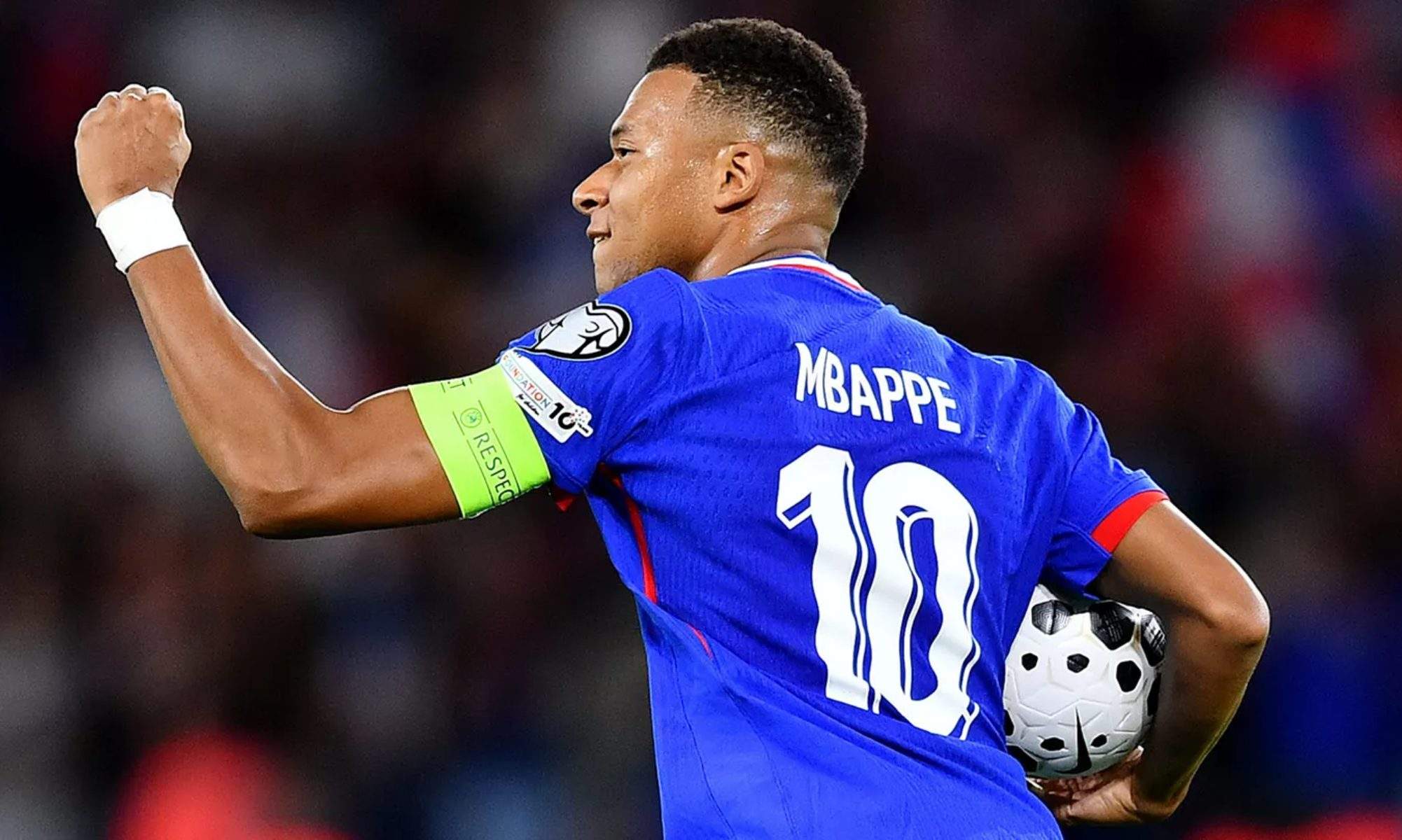 Mbappé marca con Francia y acecha un récord