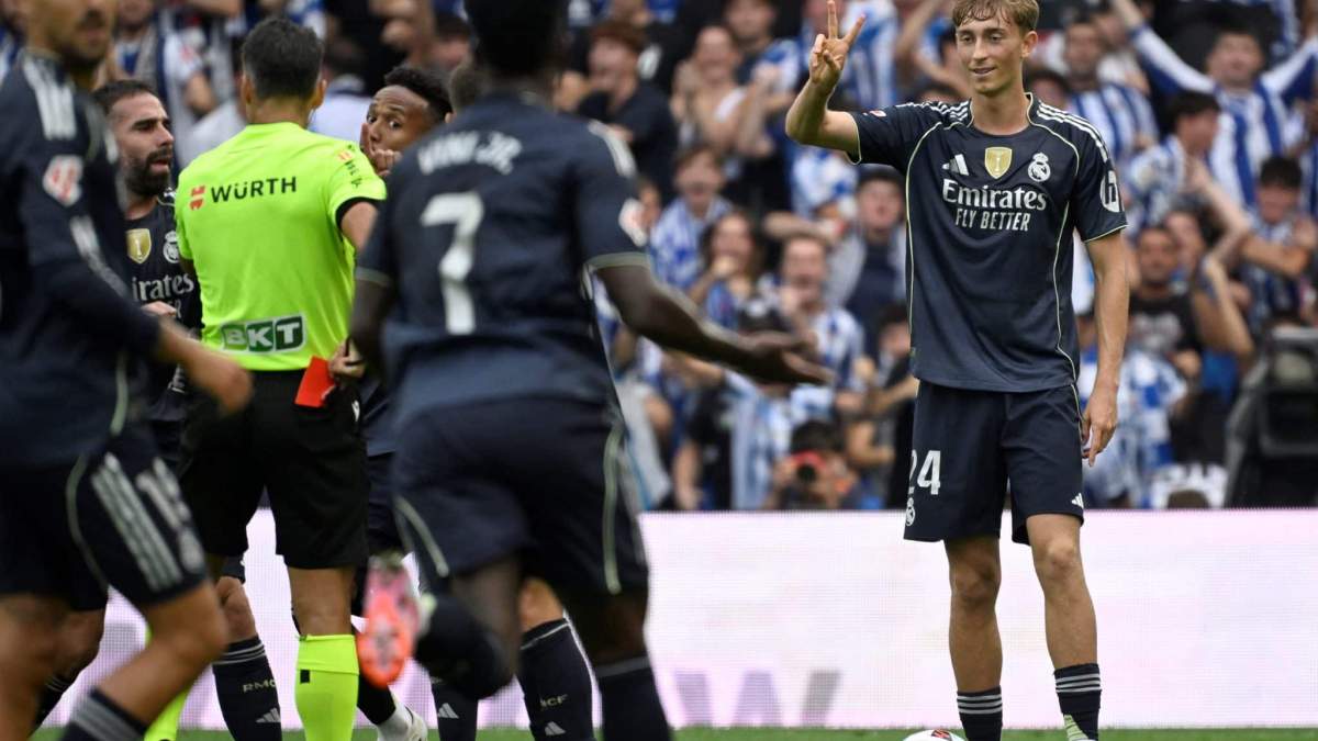 Gil Manzano expulsando a Dean Huijsen Gil Manzano expulsando a Dean Huijsen