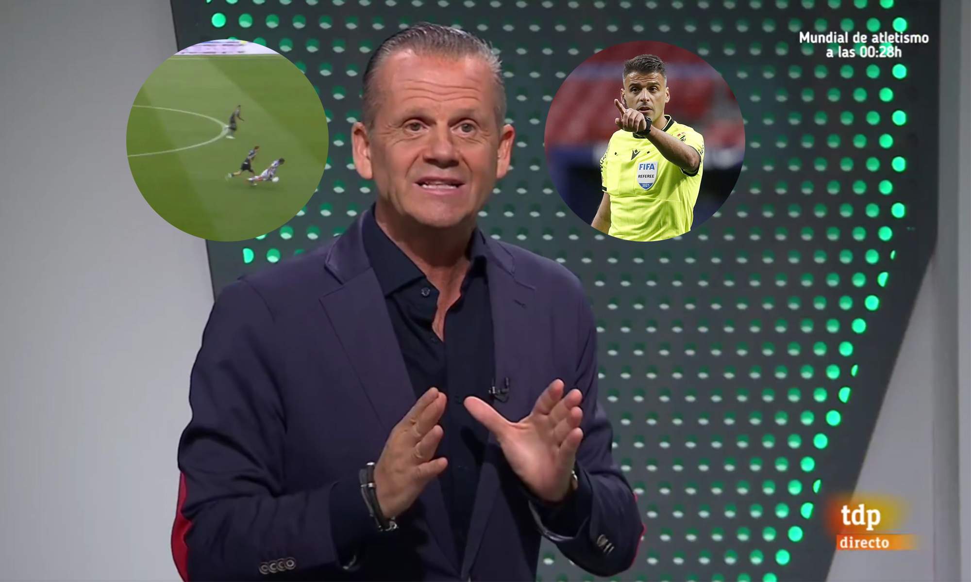 César Muñiz Fernández explicando la jugada y una foto de Gil Manzano. 