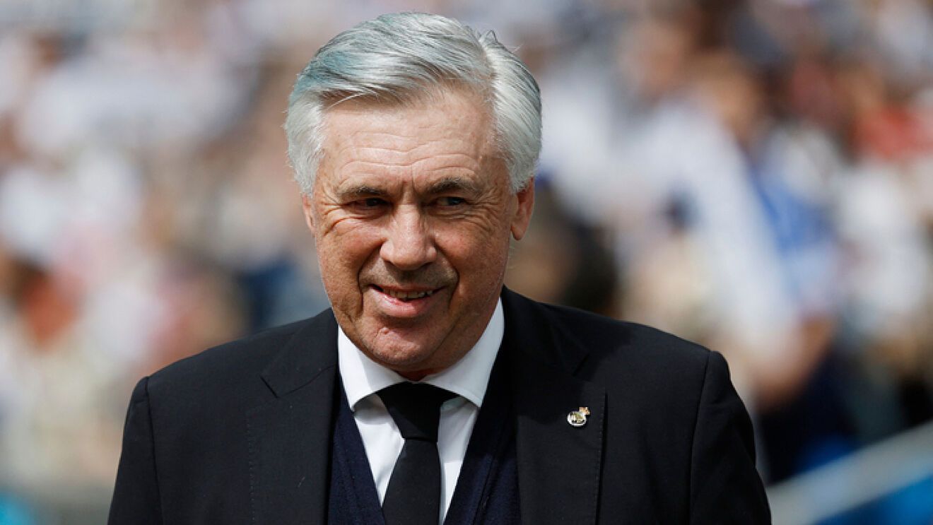 Carlo Ancelotti entrenando a su equipo 