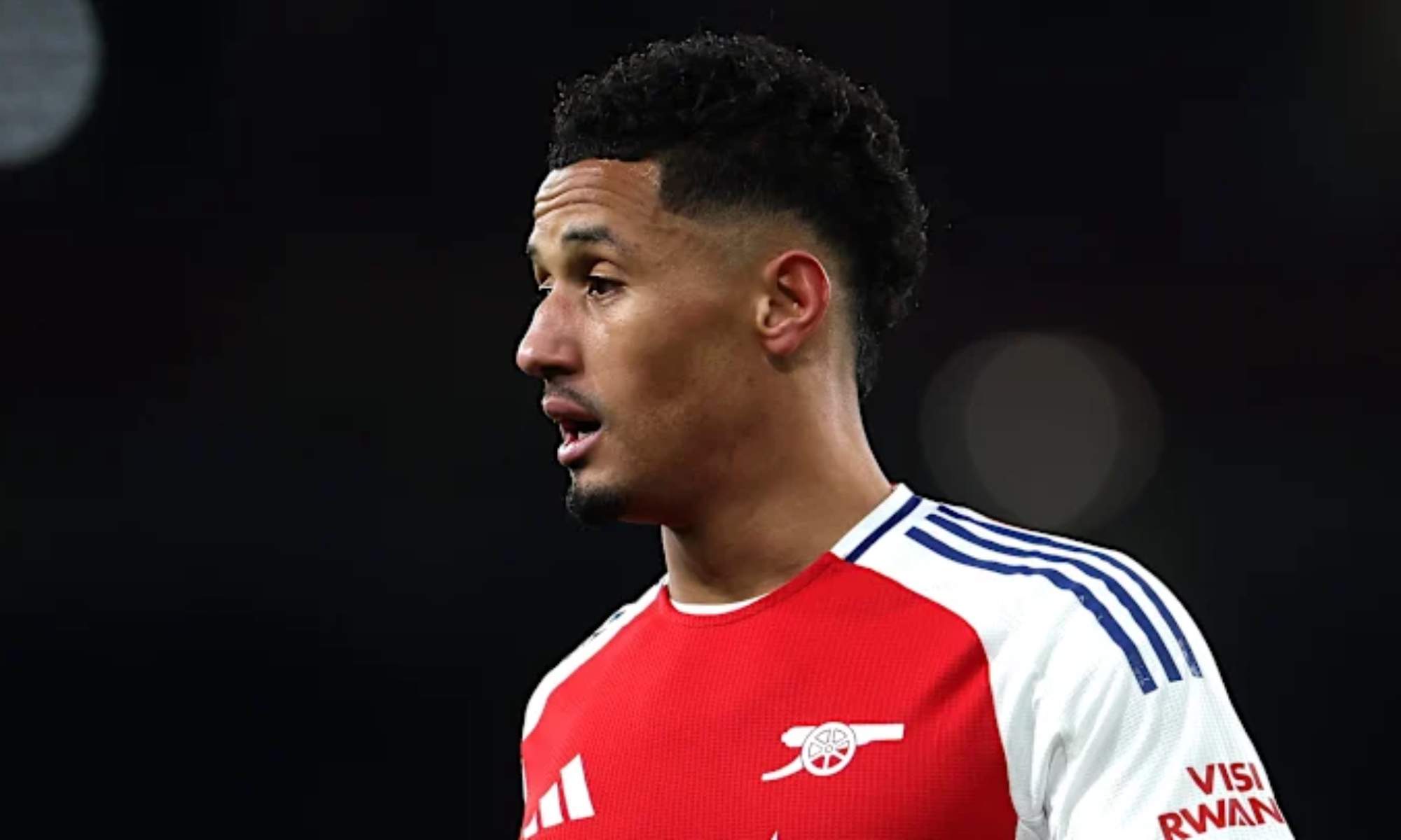 William Saliba está en el radar del Real Madrid y el Arsenal, consciente de ello, le ha planeado ya la renovación. William Saliba está en el radar del Real Madrid y el Arsenal, consciente de ello, le ha planeado ya la renovación.