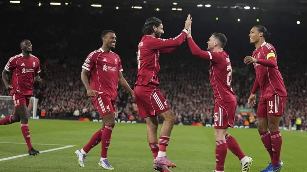 Los jugadores del Liverpool celebran el primer gol del partido ante el Atlético.