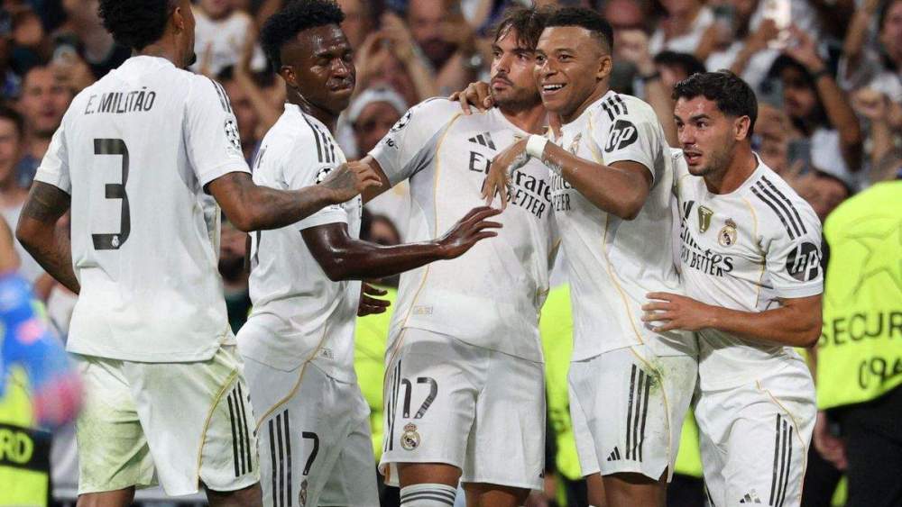 Jugadores del Real Madrid celebrando un gol ante el Marsella Jugadores del Real Madrid celebrando un gol ante el Marsella