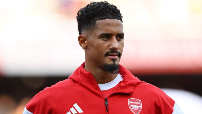 William Saliba jugando un partido con el Arsenal. William Saliba jugando un partido con el Arsenal.