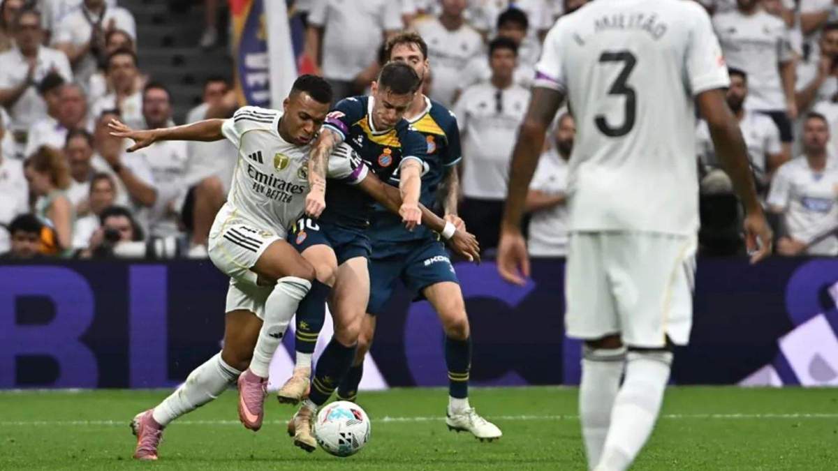 Kylian Mbappé durante un lance del Real Madrid-Espanyol de la temporada 25/26