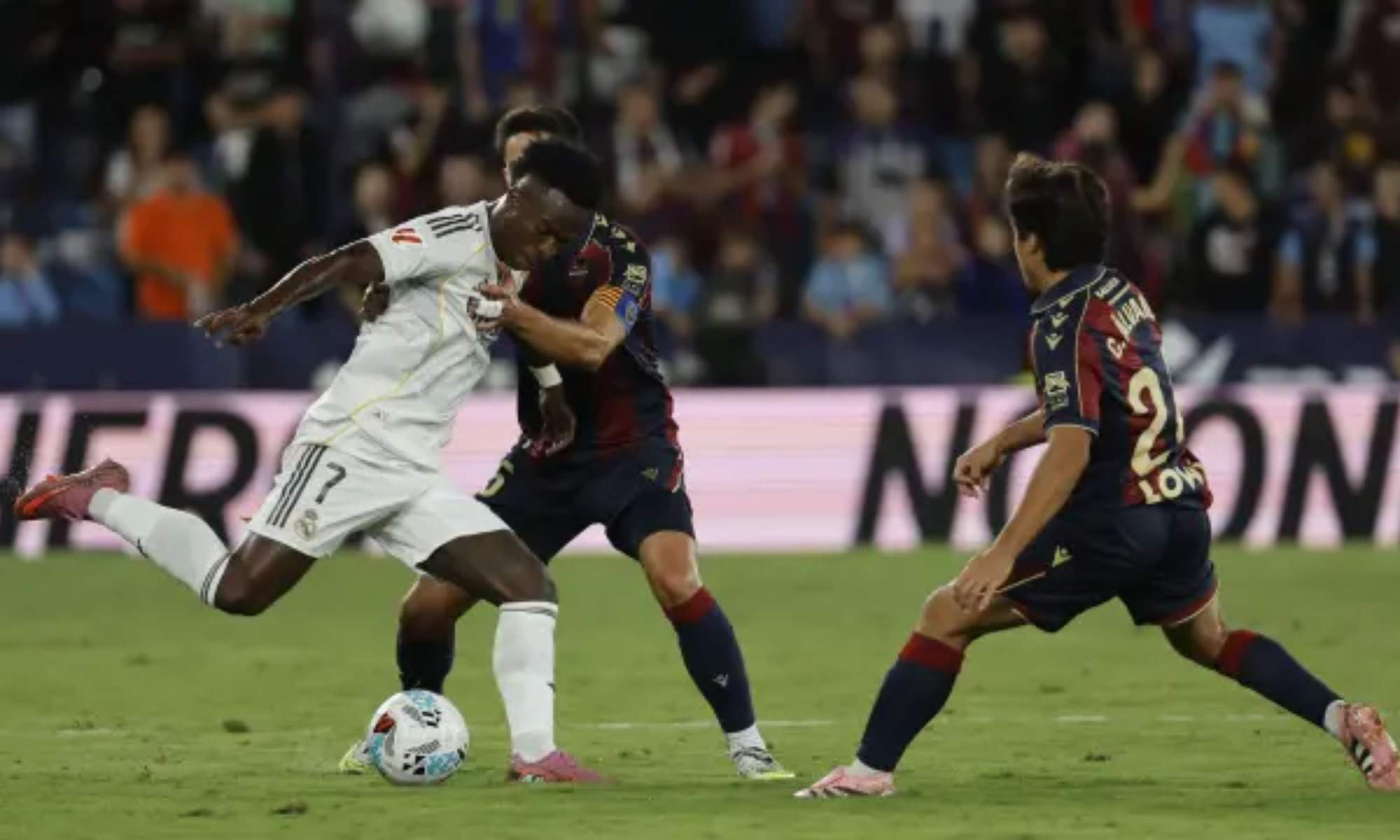 Después de su partidazo, un jugador del Levante ha atacado a Vinicius Junior, que marcó un gol y dio una asistencia.