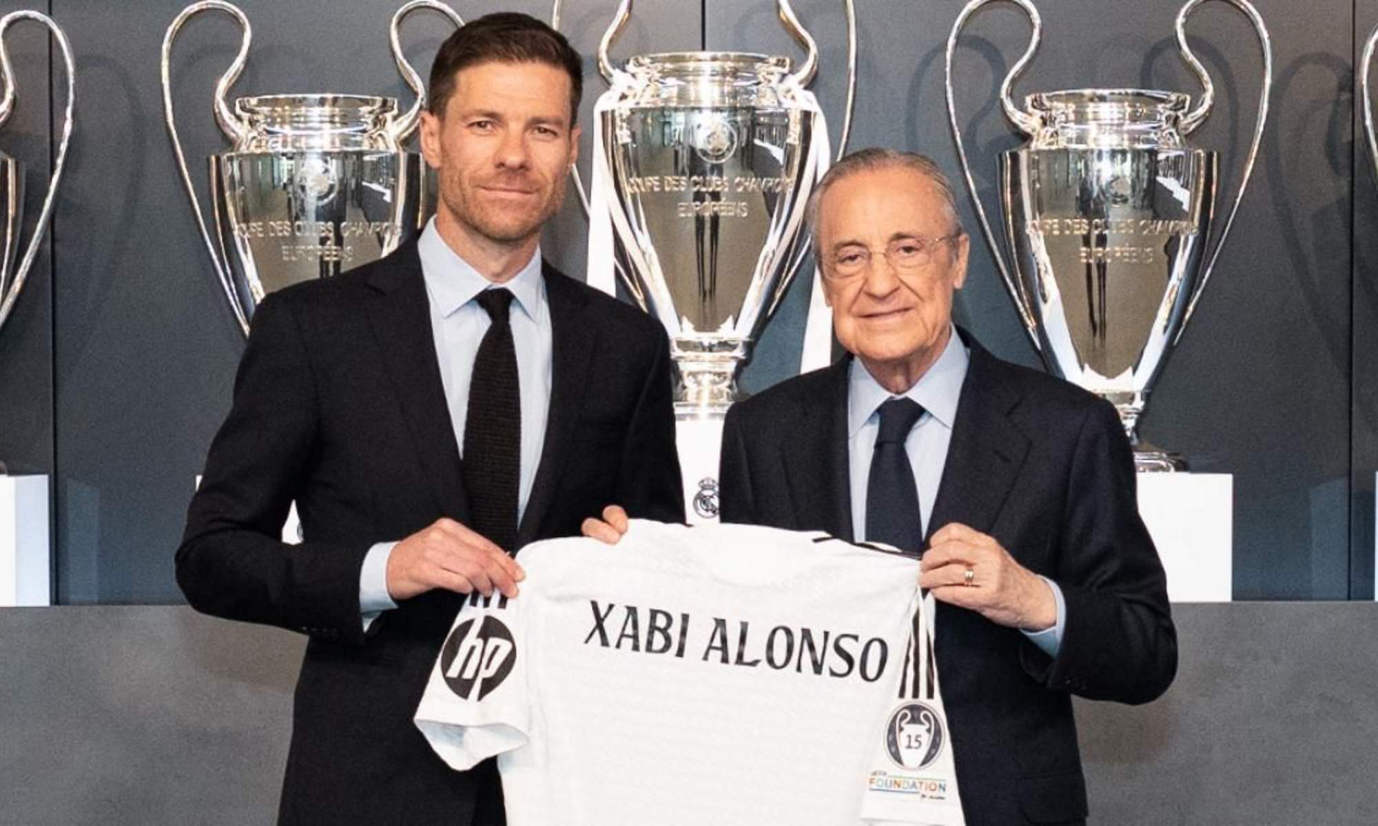 Xabi Alonso y Florentino Pérez, durante la presentación del técnico como responsable del primer equipo del Real Madrid.