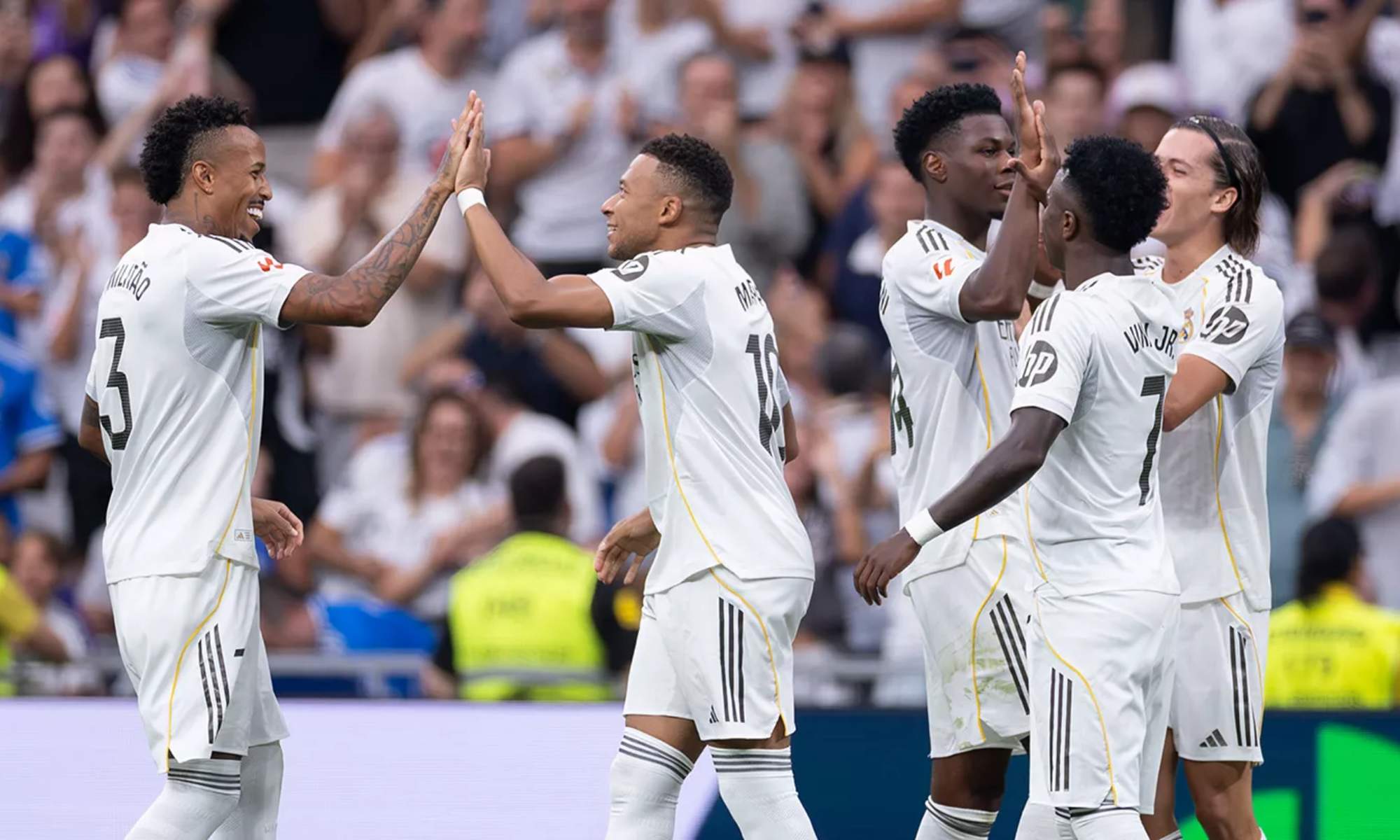 Los jugadores del Real Madrid, celebrando un gol durante un partido de esta temporada.