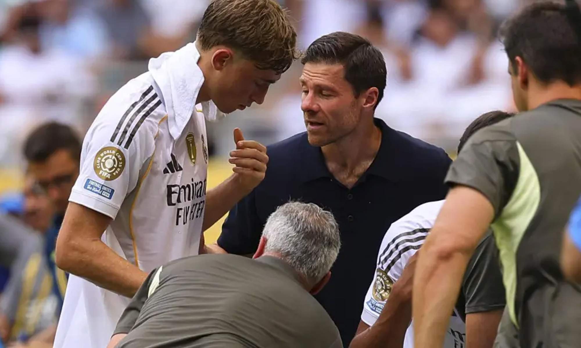 Xabi Alonso y Dean Huijsen durante un partido del Real Madrid en el Mundial de Clubes.