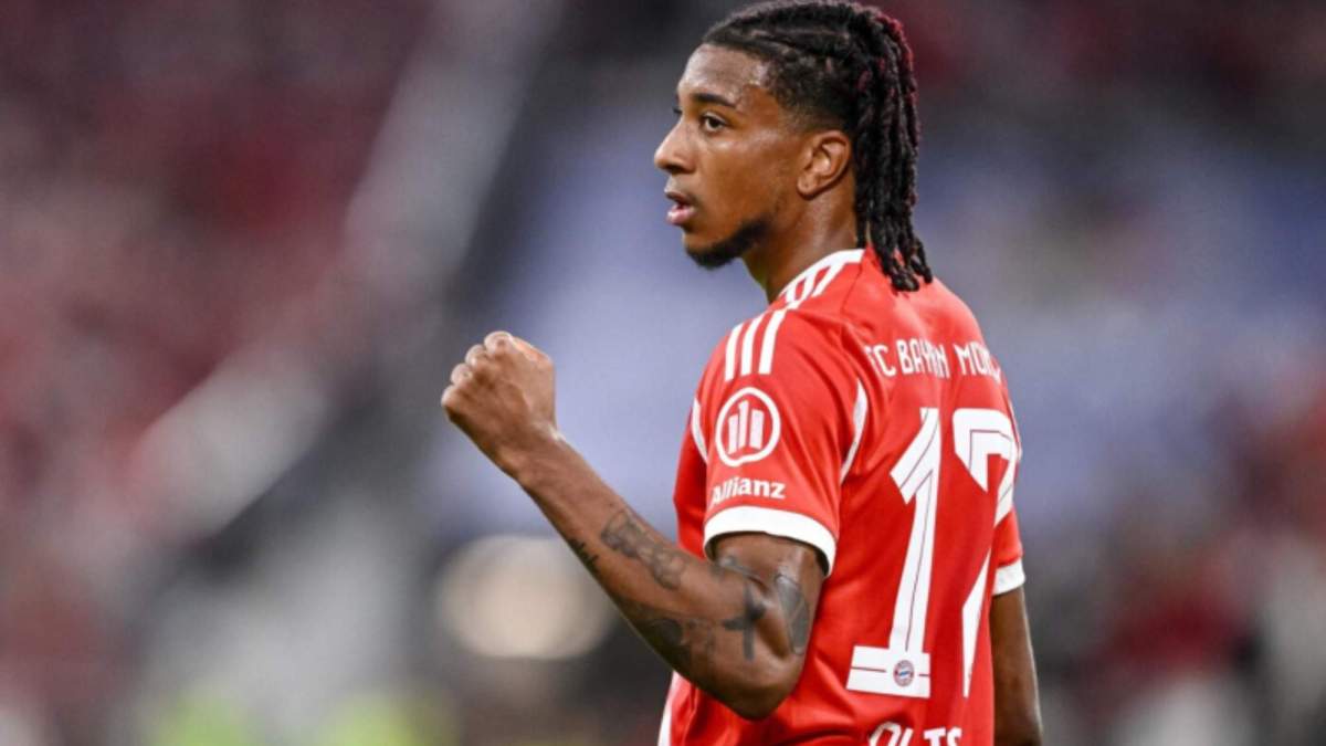 Michael Olise festejando un gol con el Bayern de Múnich