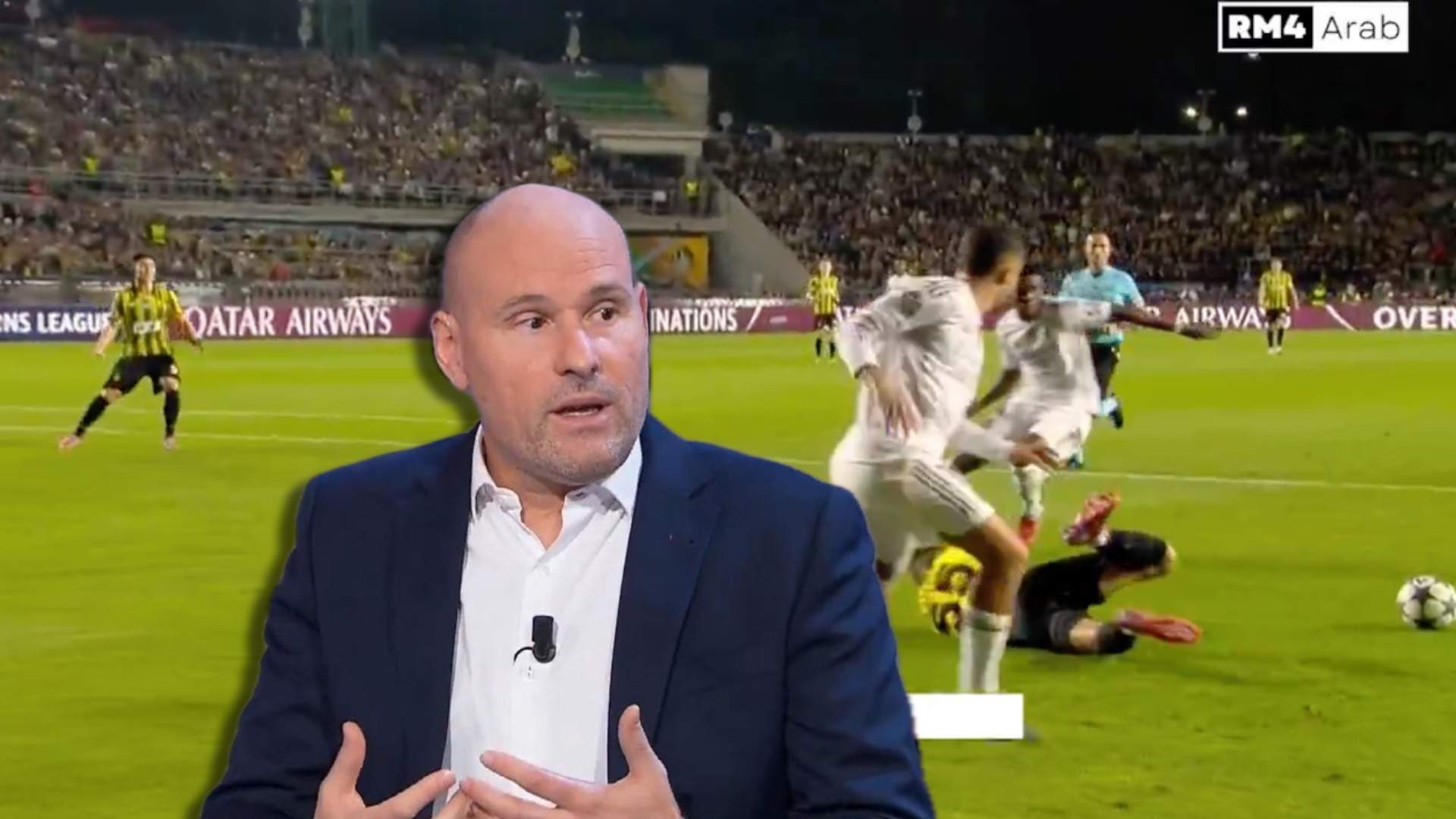 Mateu Lahoz, retratado en directo por el árbitro del partido