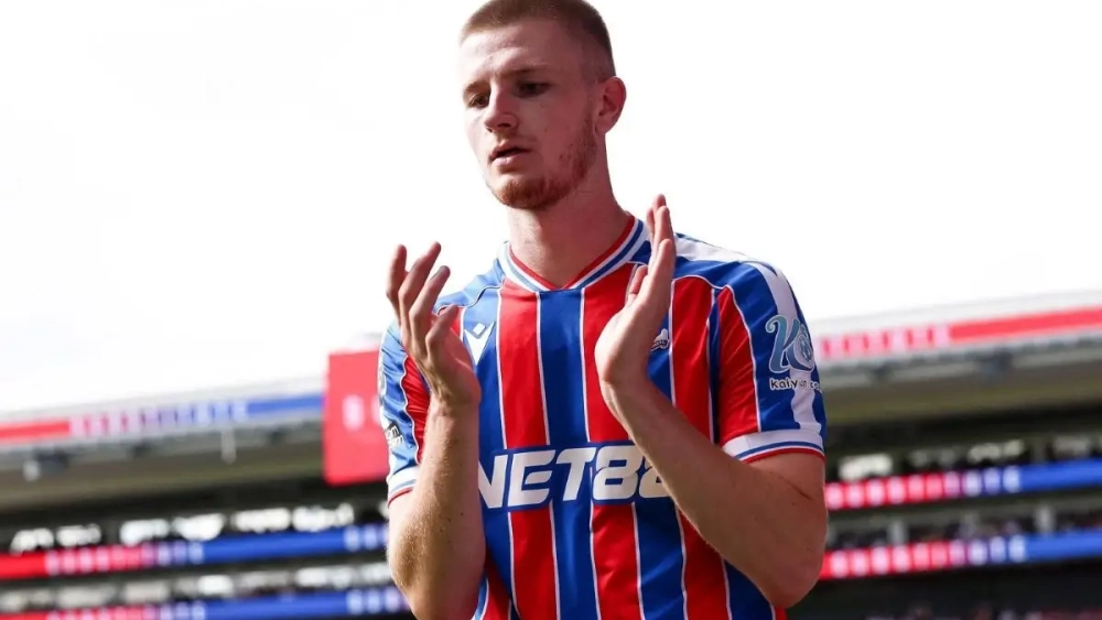 Adam Wharton con el Crystal Palace Adam Wharton con el Crystal Palace