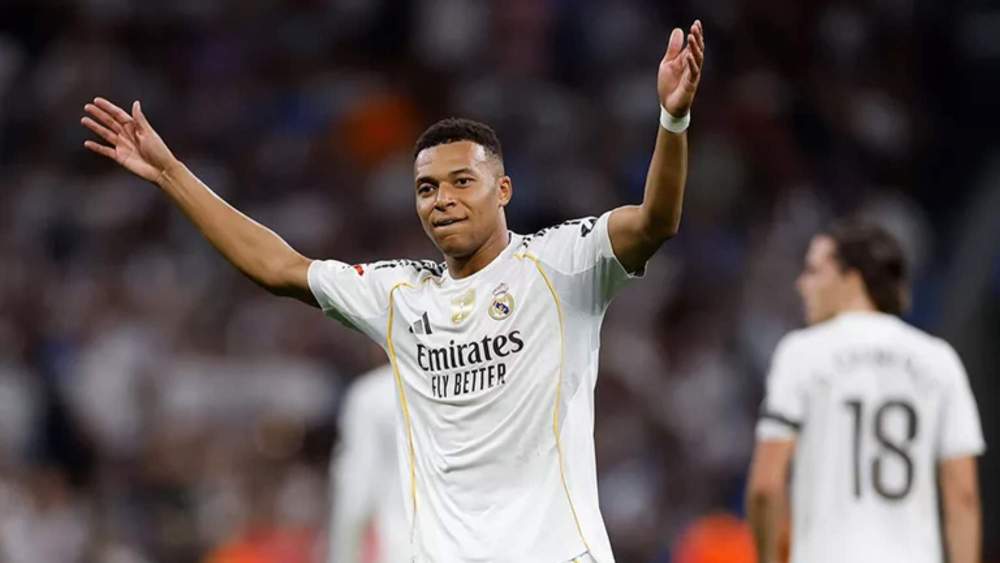 Kylian Mbappé, con el gol ante el Villarreal, sigue haciendo historia y, paso a paso, va camino de igualarse con Cristiano Ronaldo. Kylian Mbappé, con el gol ante el Villarreal, sigue haciendo historia y, paso a paso, va camino de igualarse con Cristiano Ronaldo.