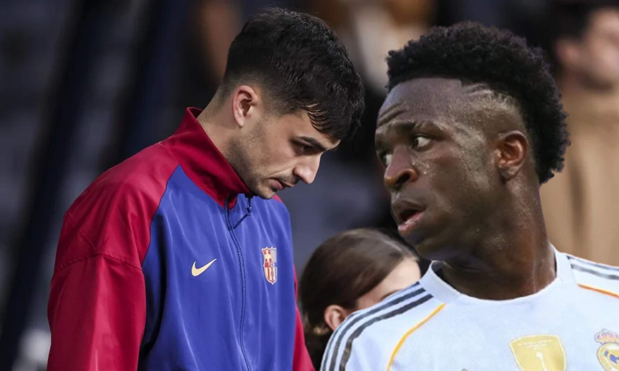 Vinícius Júnior con la camiseta del Real Madrid y una foto de Pedri antes de empezar un partido. Vinícius Júnior con la camiseta del Real Madrid y una foto de Pedri antes de empezar un partido.